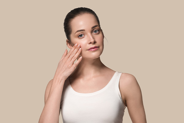 Cosmetisch arts SEFFILLER® behandeling voor gezichtsverjonging met eigen vetcellen bij Medical Skin Clinic.